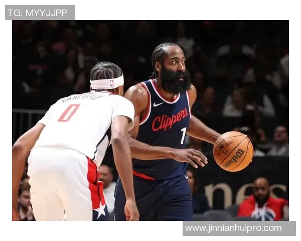 半场战报哈登火力全开贡献20分小卡紧随其后快船领先勇士3分