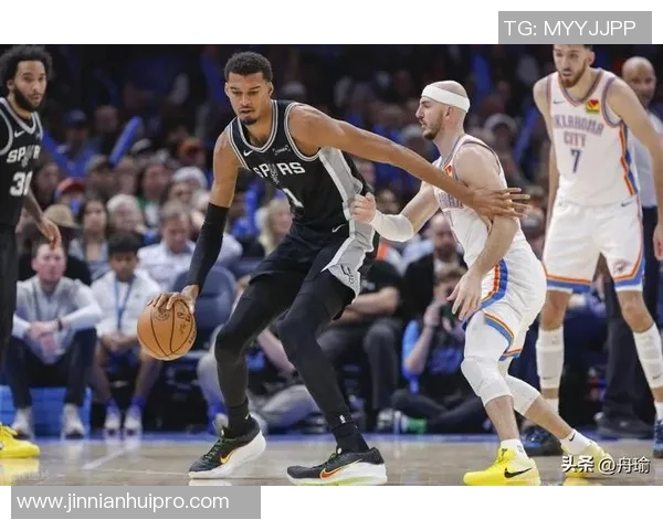 马刺公牛终结连胜纪录绿军四连胜领跑联盟勇士快船篮网紧随其后 马刺公牛终结连胜纪录绿军四连胜领跑联盟勇士快船篮网紧随其后