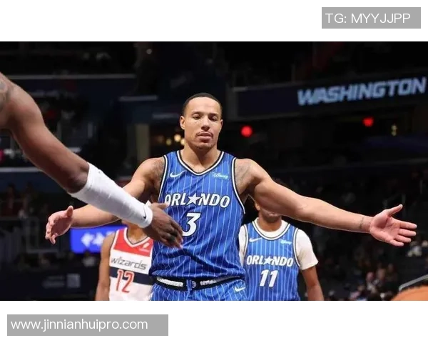 奇才主教练称赞萨尔在对抗独行侠时成为防守核心力量 奇才主教练称赞萨尔在对抗独行侠时成为防守核心力量