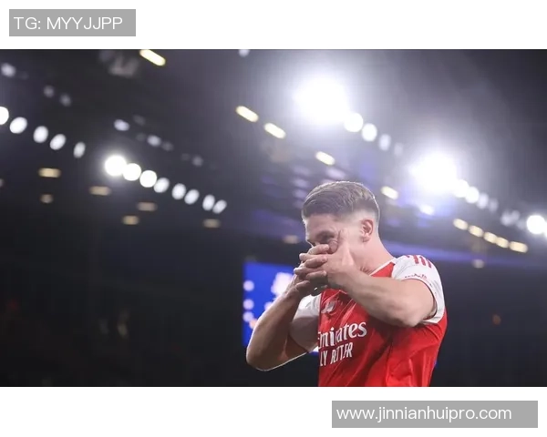 内维尔批评利物浦前场球员表现不佳边后卫问题亟待解决