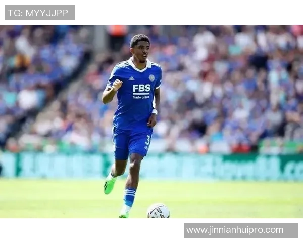 蓝军外租前锋福法纳因无证无保险驾驶被罚款12万引发关注 蓝军外租前锋福法纳因无证无保险驾驶被罚款12万引发关注