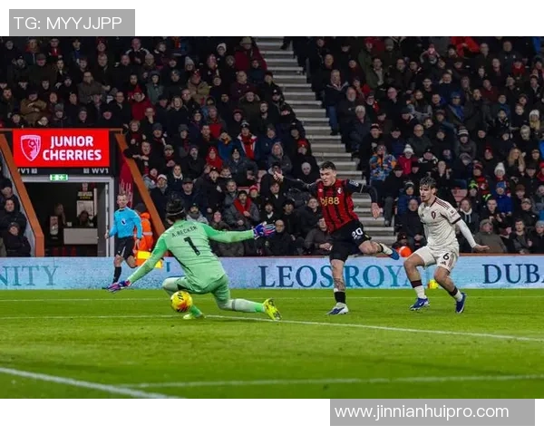 塞内西合同明夏到期伯恩茅斯或失去这位重要球员 塞内西合同明夏到期伯恩茅斯或失去这位重要球员